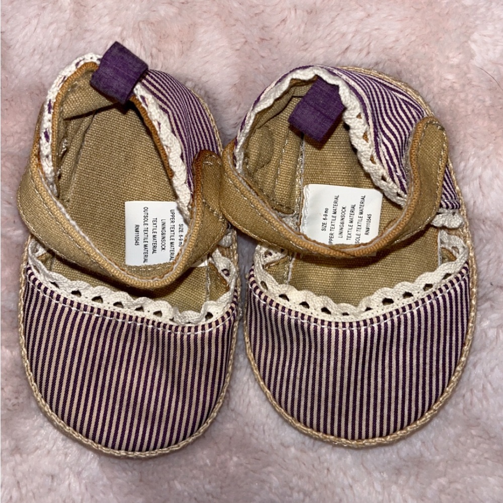 BUNDLE! Baby Shoes 👣 (2 items included)